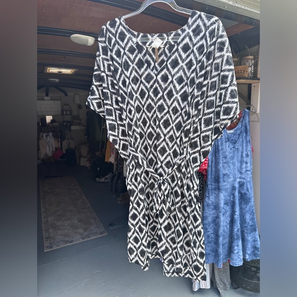 H&M Other - H&M black and white swim coverup size medium